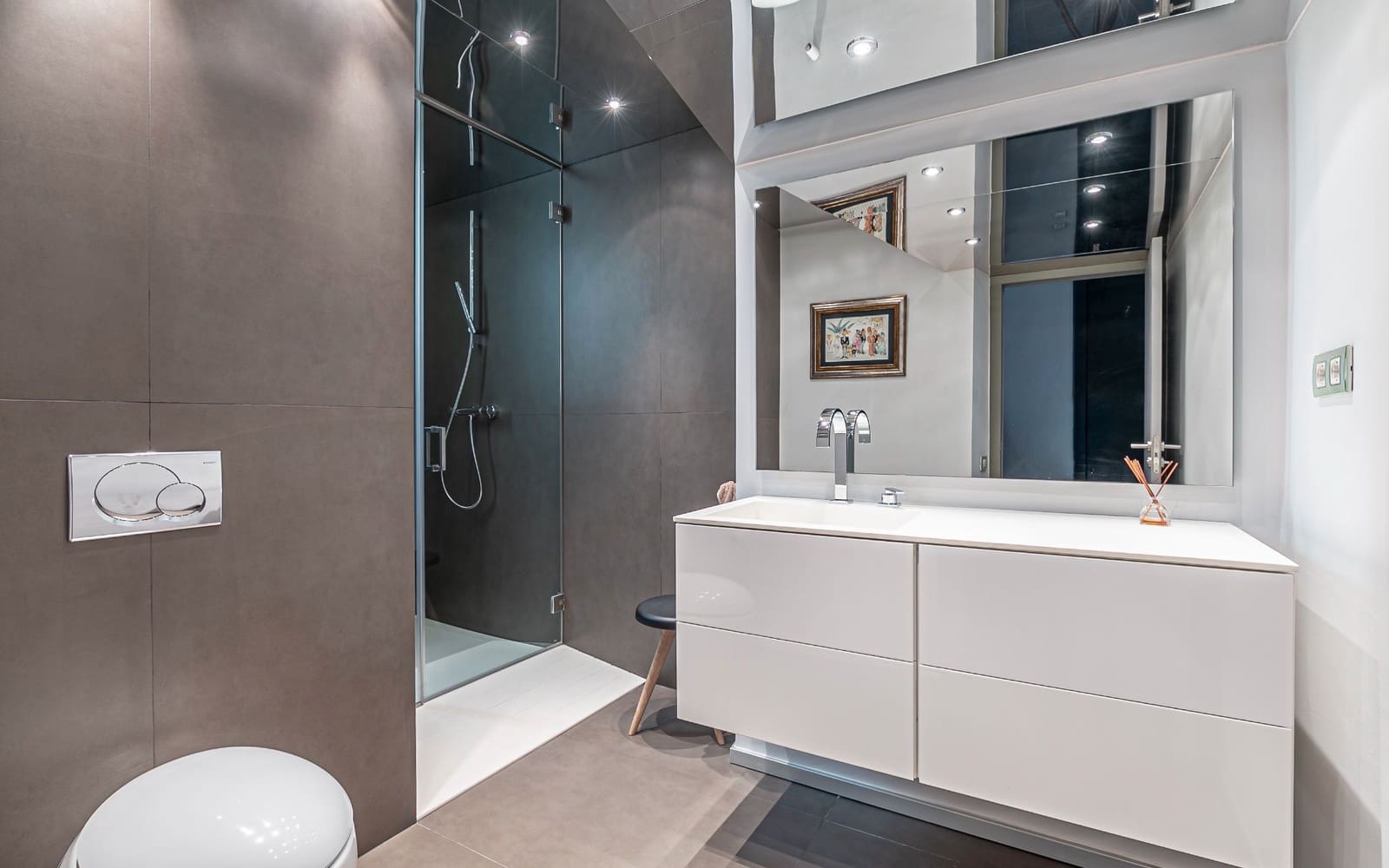 3 bedroom Flat for sale in Barcelona city - € 1,750,000 (Ref: 9500633)