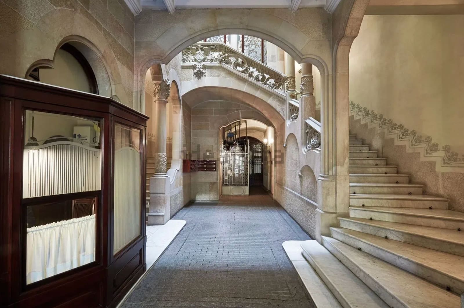 3 bedroom Flat for sale in Barcelona city - € 1,750,000 (Ref: 9500633)