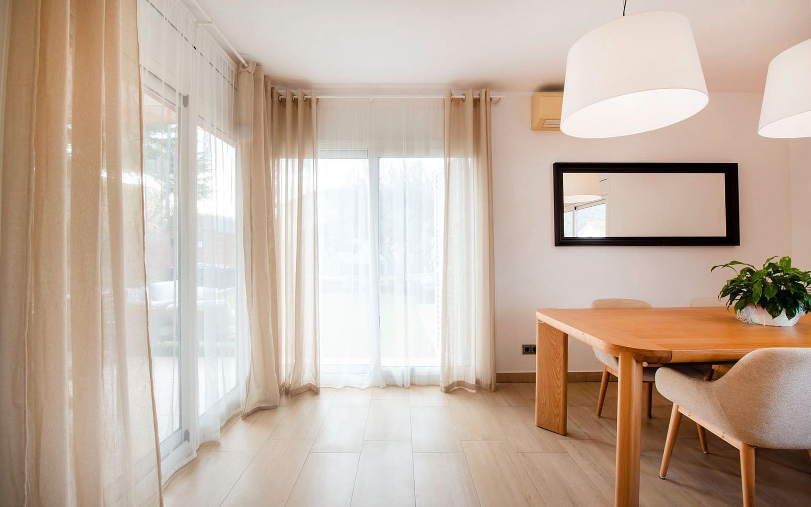 Chalet de 3 habitaciones en Martorelles en venta con garaje - 630.000 € (Ref: 9500788)