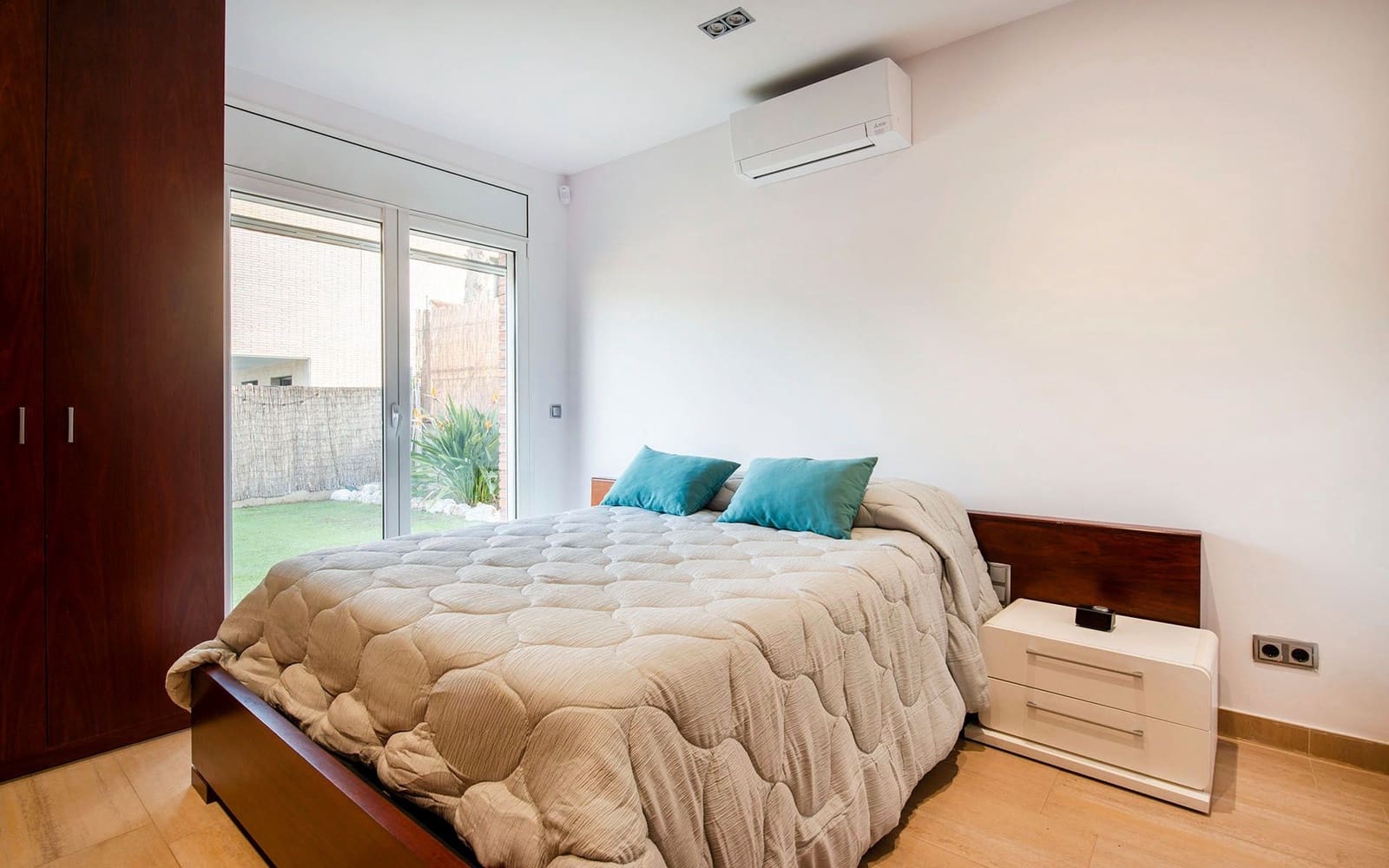 Chalet de 3 habitaciones en Martorelles en venta con garaje - 630.000 € (Ref: 9500788)