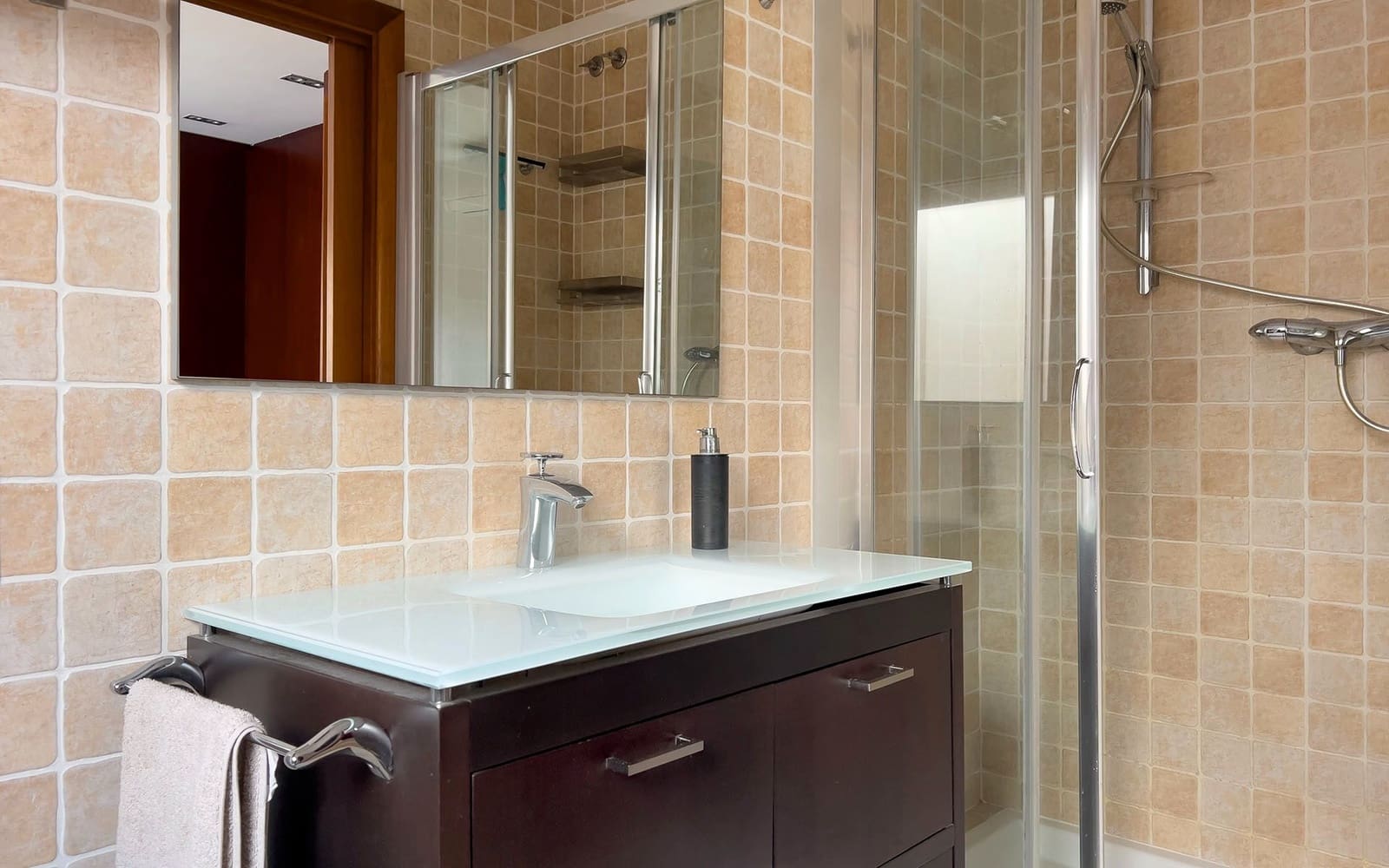 Chalet de 3 habitaciones en Martorelles en venta con garaje - 630.000 € (Ref: 9500788)