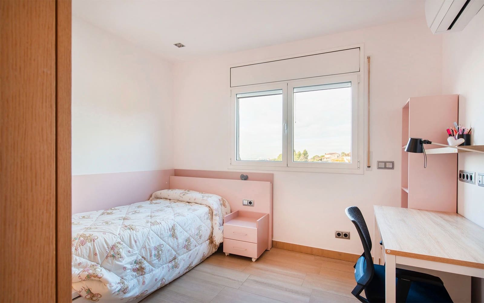 Chalet de 3 habitaciones en Martorelles en venta con garaje - 630.000 € (Ref: 9500788)