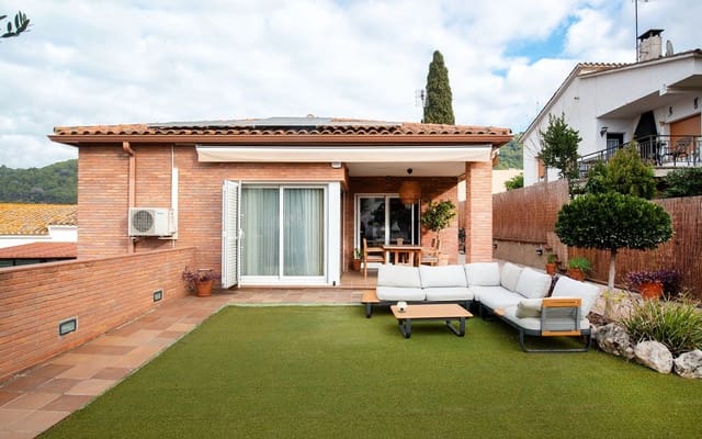 Chalet de 3 habitaciones en Martorelles en venta con garaje - 630.000 € (Ref: 9500788)