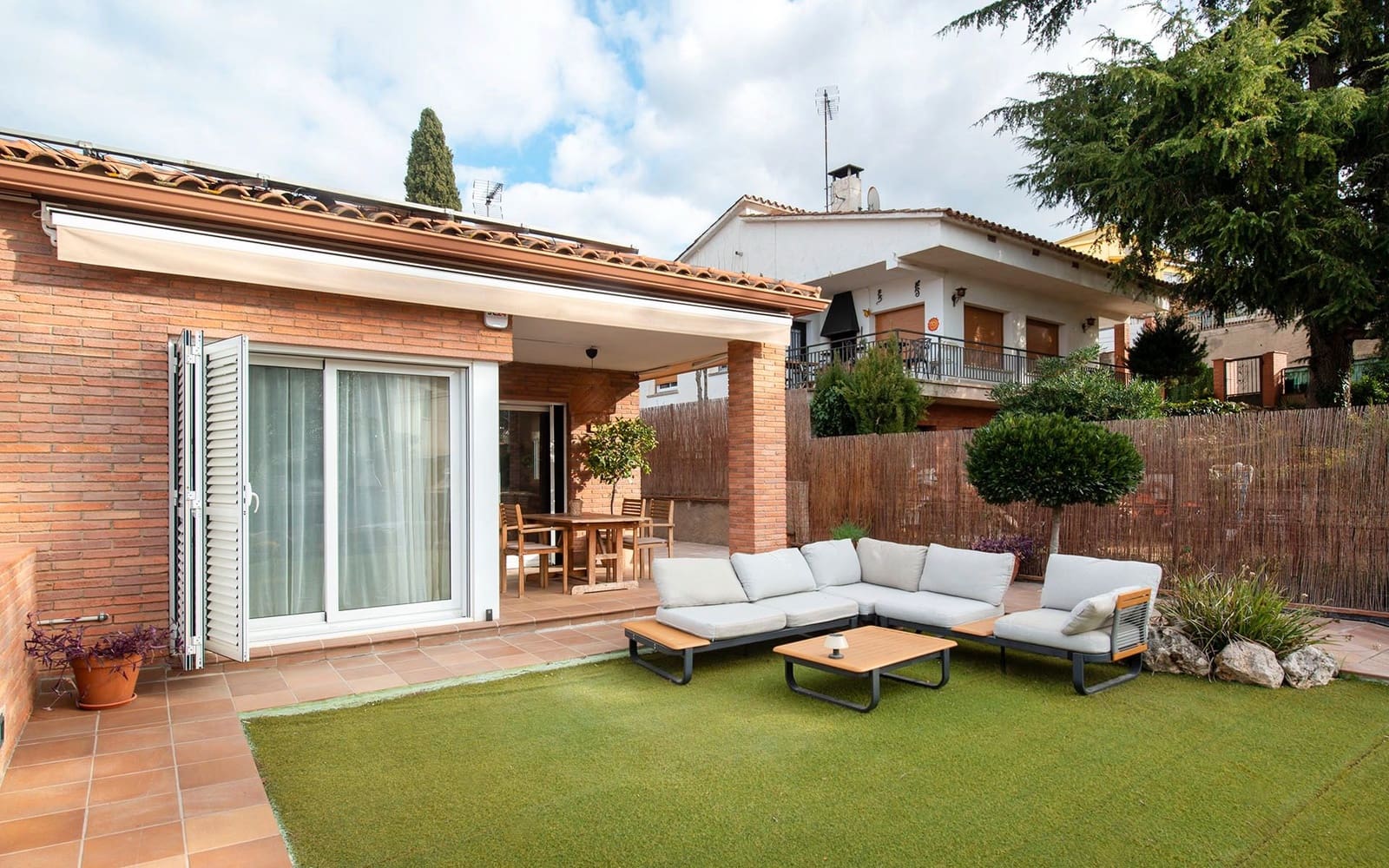 Chalet de 3 habitaciones en Martorelles en venta con garaje - 630.000 € (Ref: 9500788)