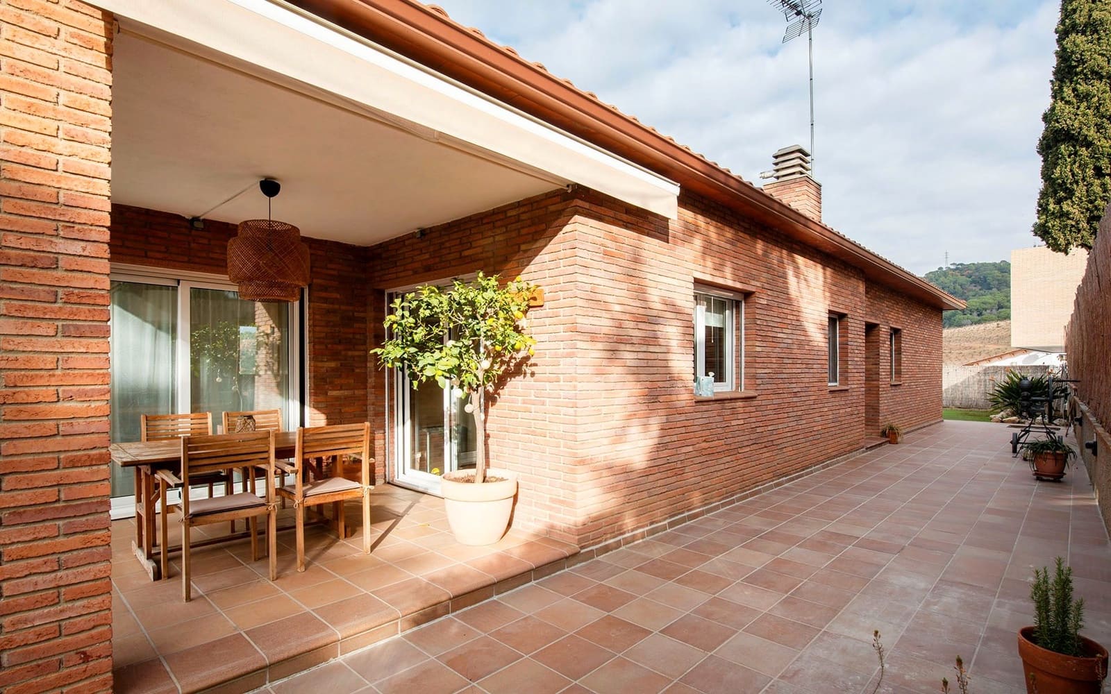 Chalet de 3 habitaciones en Martorelles en venta con garaje - 630.000 € (Ref: 9500788)