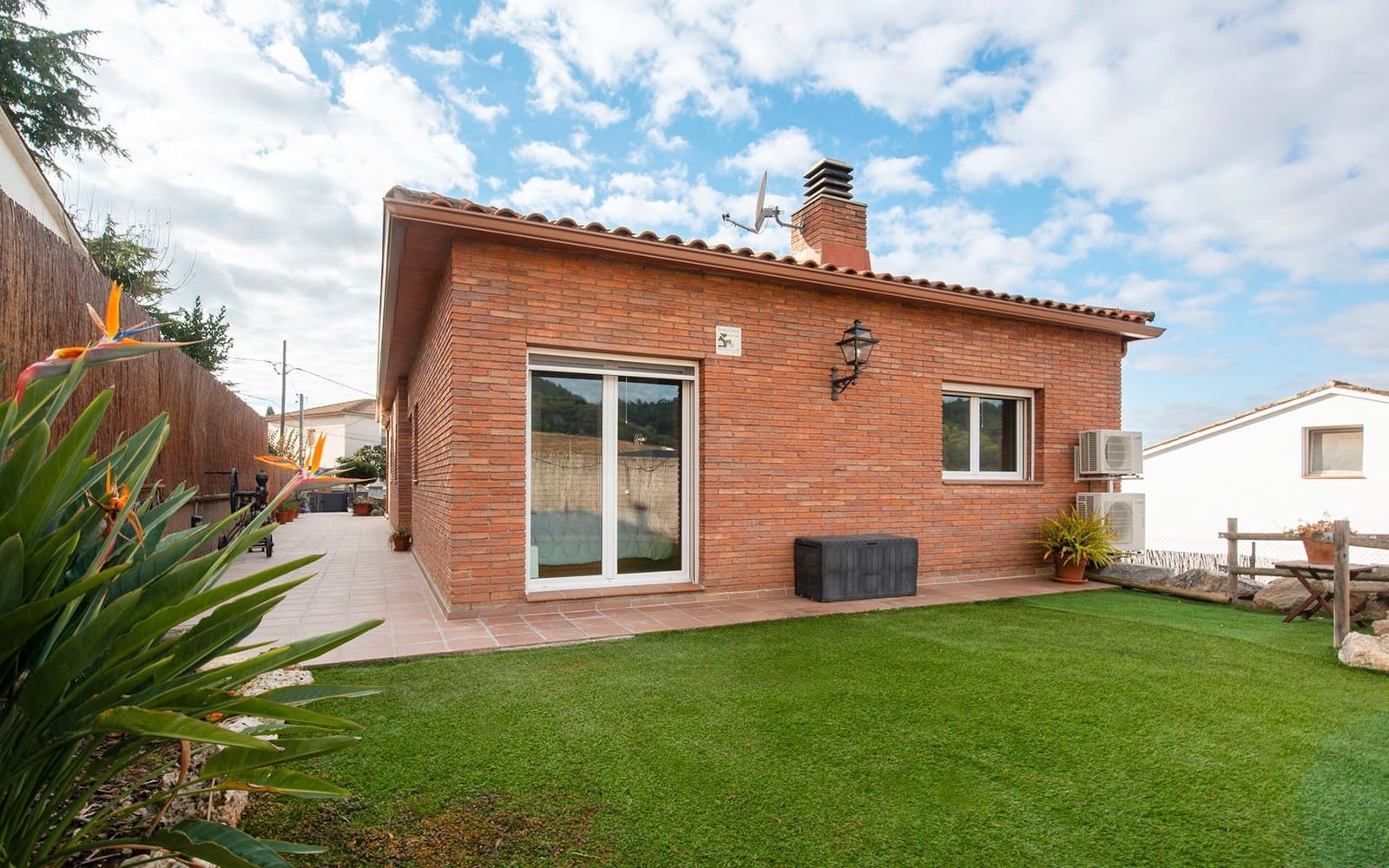 Chalet de 3 habitaciones en Martorelles en venta con garaje - 630.000 € (Ref: 9500788)