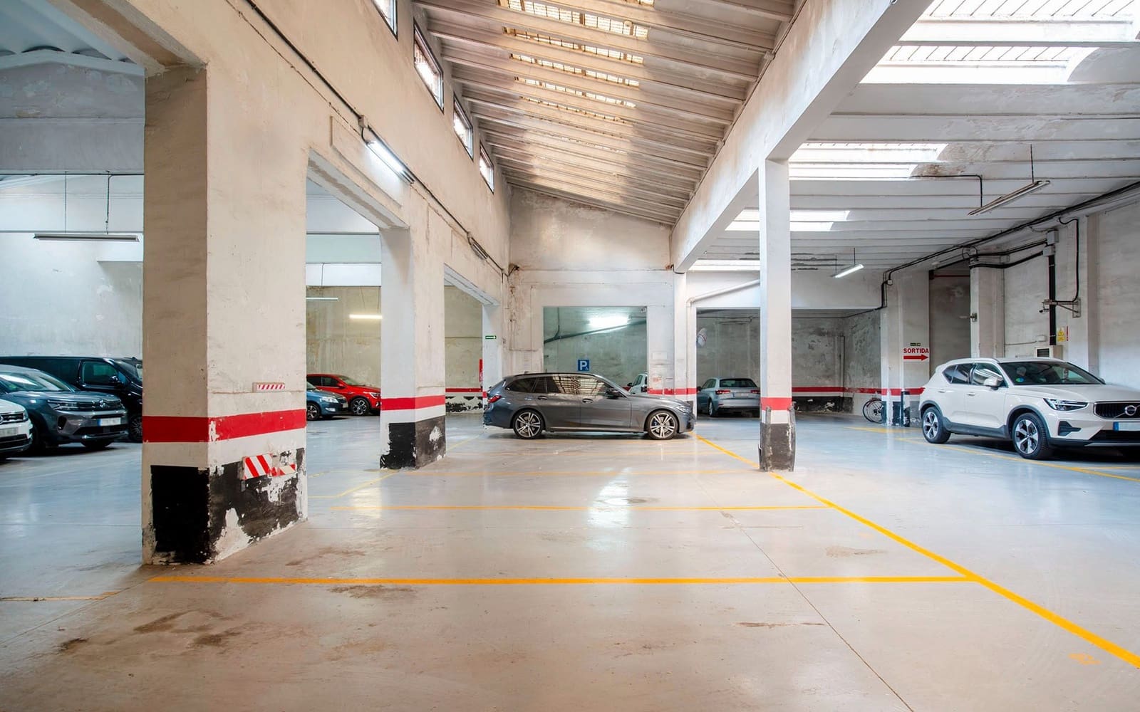 Commercial for rent in Barcelona city - € 13,000 (Ref: 9516551)