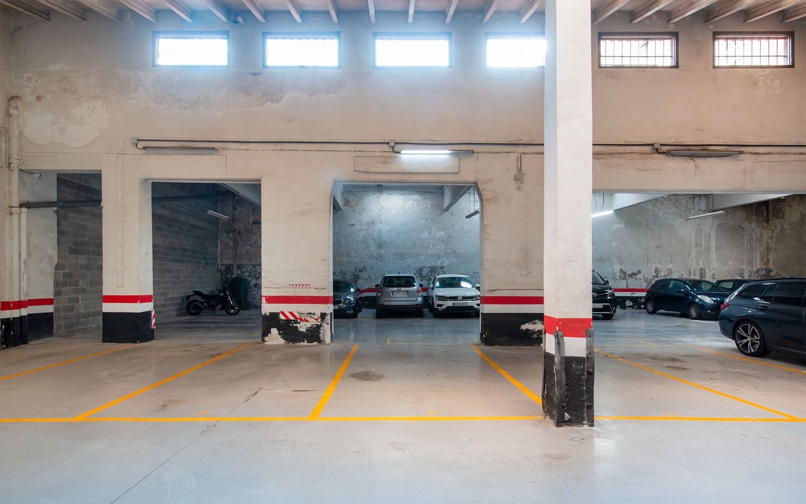 Commercial for rent in Barcelona city - € 13,000 (Ref: 9516551)