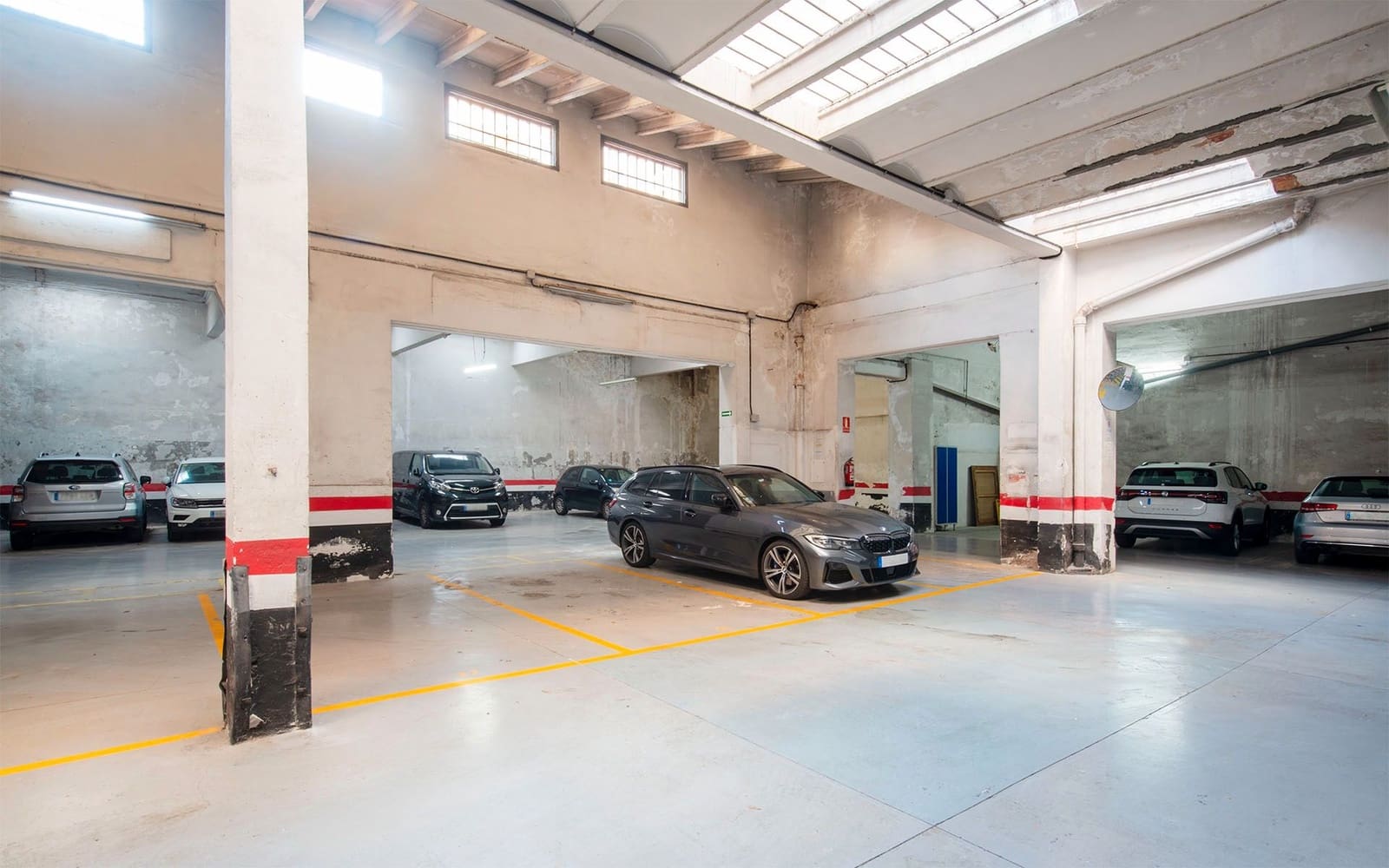 Commercial for rent in Barcelona city - € 13,000 (Ref: 9516551)