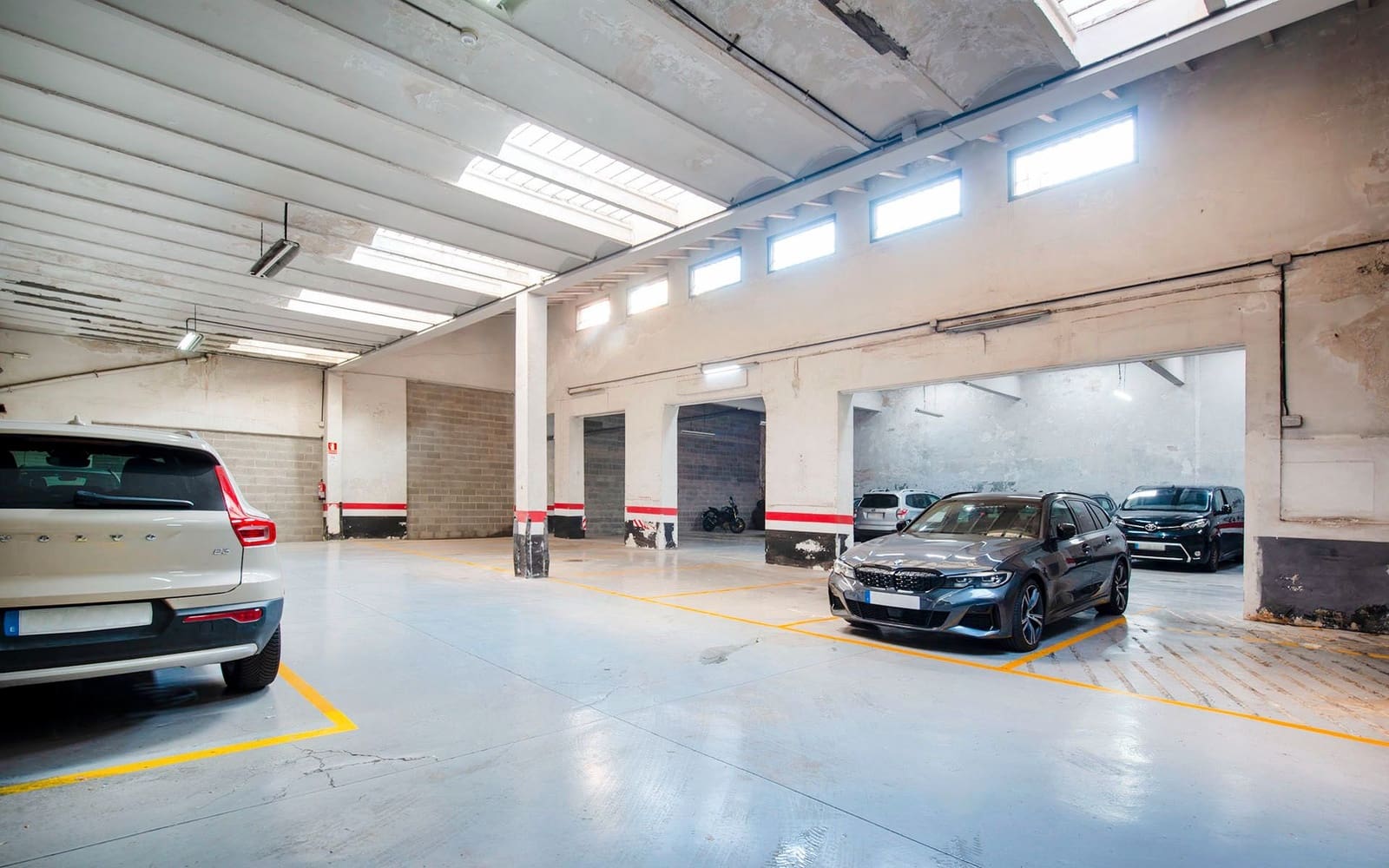 Commercial for rent in Barcelona city - € 13,000 (Ref: 9516551)