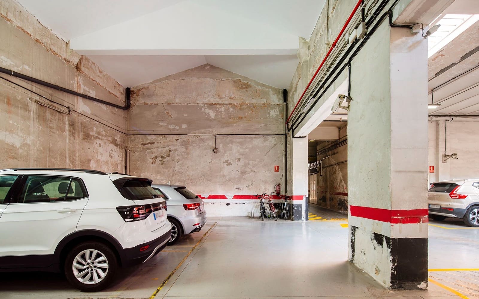 Commercial for rent in Barcelona city - € 13,000 (Ref: 9516551)