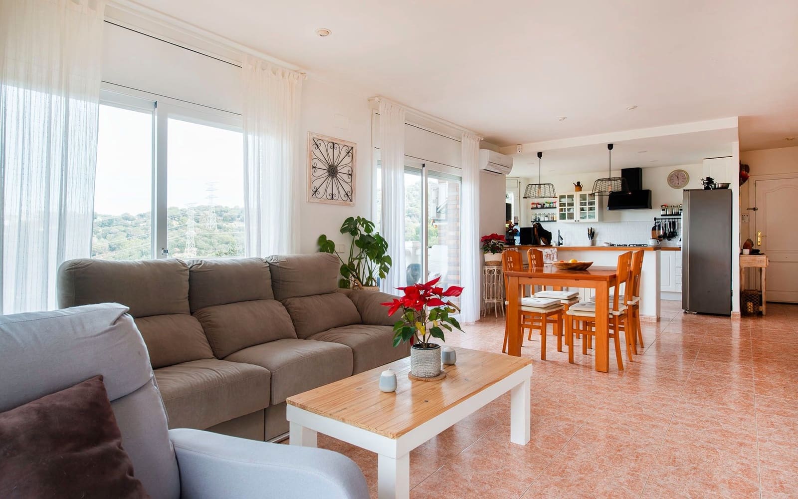 5 bedroom Villa for sale in Sant Fost de Campsentelles with pool garage - € 490,000 (Ref: 9528367)