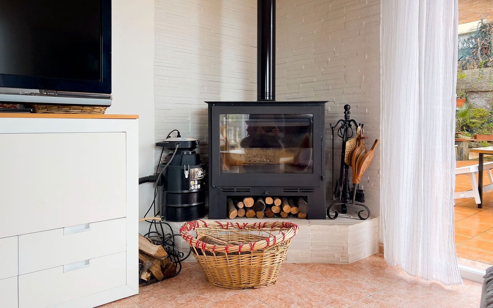 5 bedroom Villa for sale in Sant Fost de Campsentelles with pool garage - € 490,000 (Ref: 9528367)