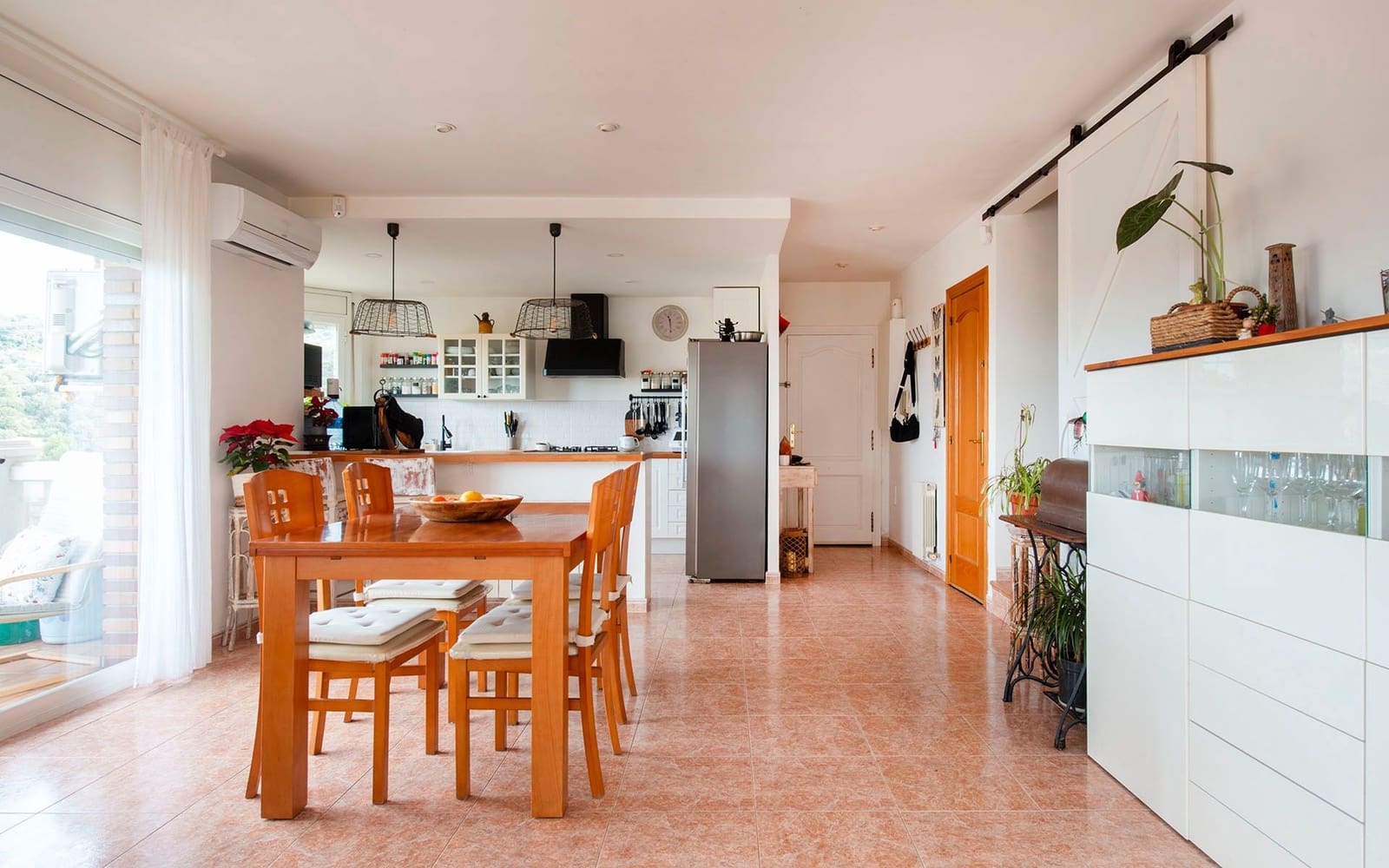 5 bedroom Villa for sale in Sant Fost de Campsentelles with pool garage - € 490,000 (Ref: 9528367)