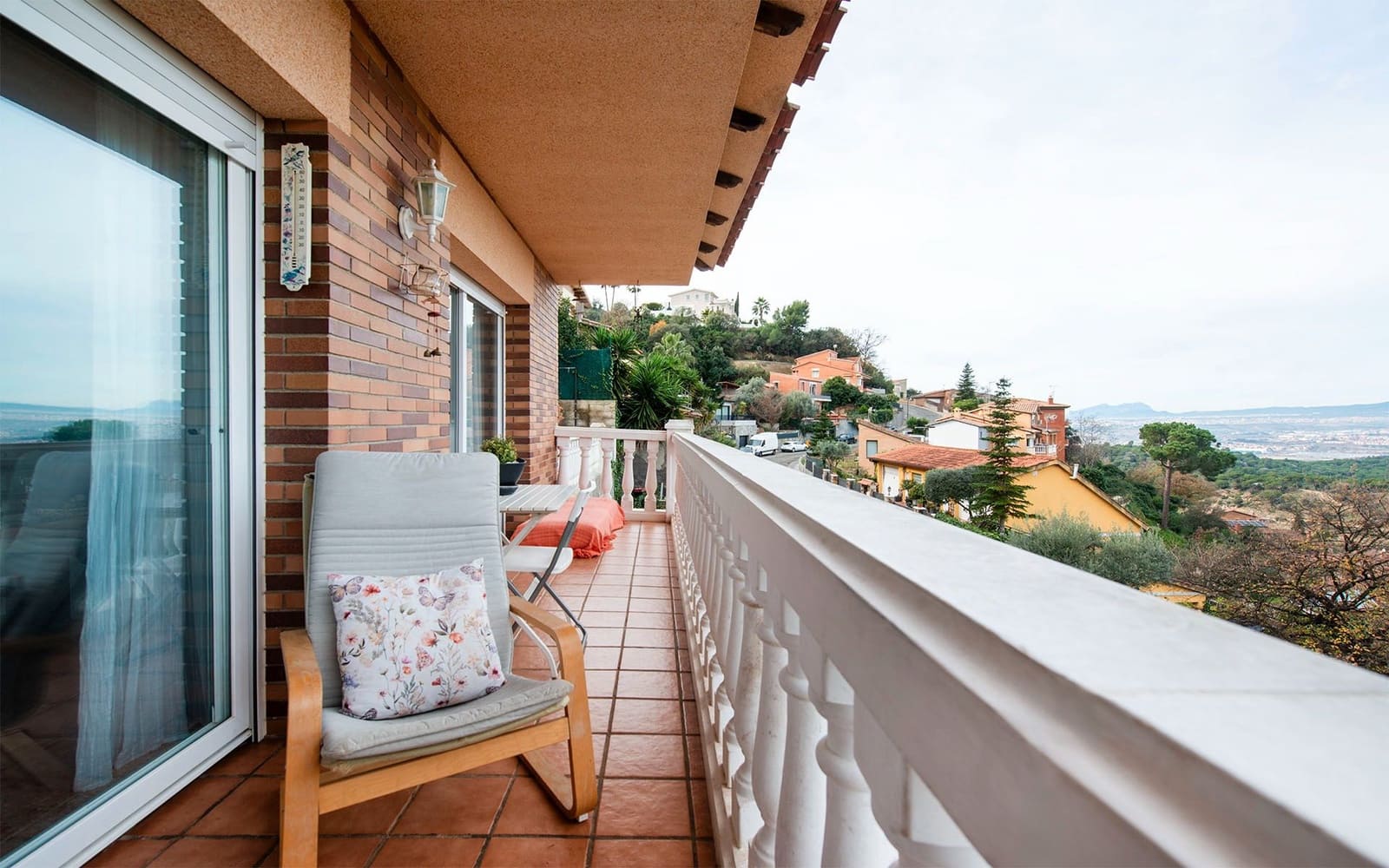 5 bedroom Villa for sale in Sant Fost de Campsentelles with pool garage - € 490,000 (Ref: 9528367)