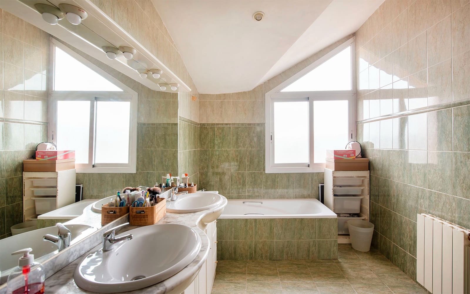 5 bedroom Villa for sale in Sant Fost de Campsentelles with pool garage - € 490,000 (Ref: 9528367)