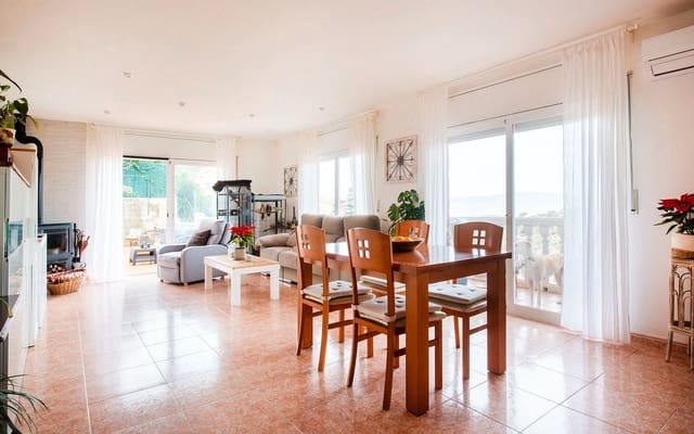 5 soveværelse Villa til salg i Sant Fost de Campsentelles med swimmingpool garage - € 490.000 (Ref: 9528367)