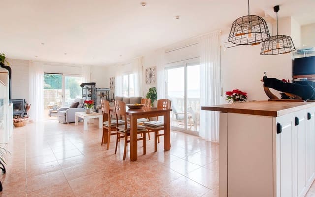 5 soveværelse Villa til salg i Sant Fost de Campsentelles med swimmingpool garage - € 490.000 (Ref: 9528367)