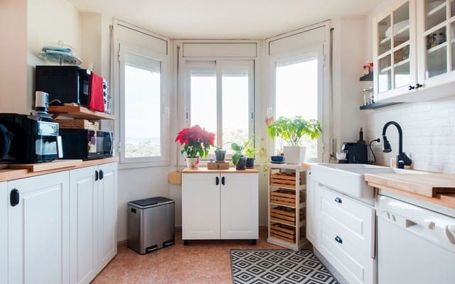 5 soveværelse Villa til salg i Sant Fost de Campsentelles med swimmingpool garage - € 490.000 (Ref: 9528367)