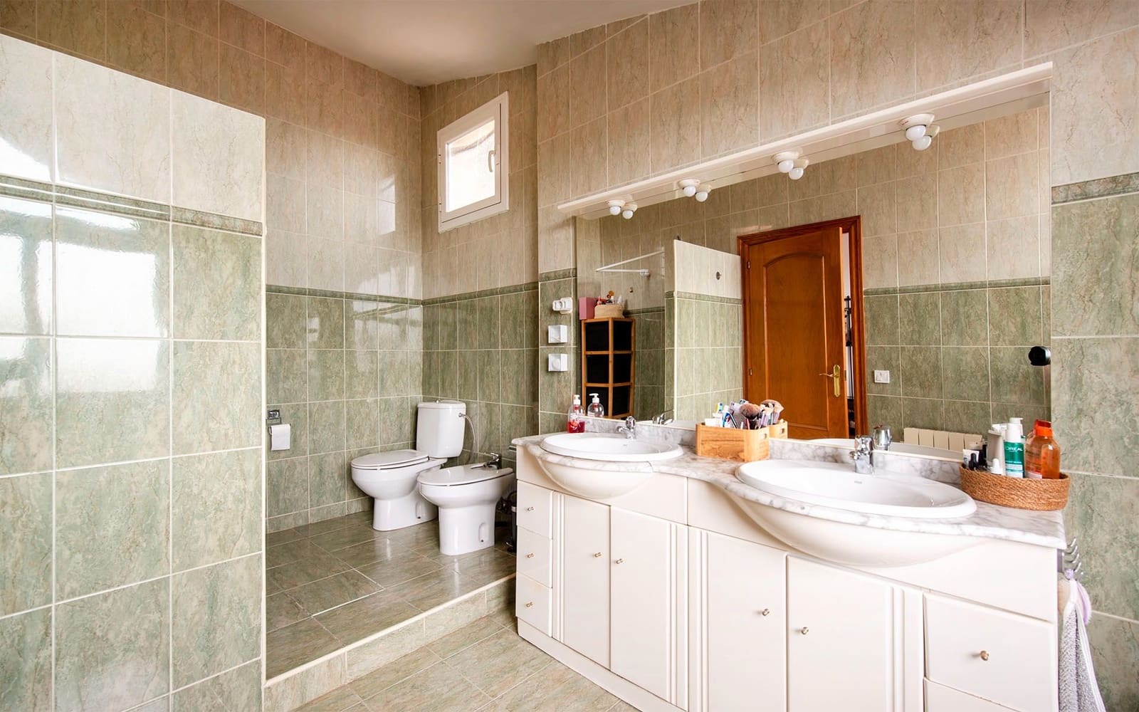 5 bedroom Villa for sale in Sant Fost de Campsentelles with pool garage - € 490,000 (Ref: 9528367)