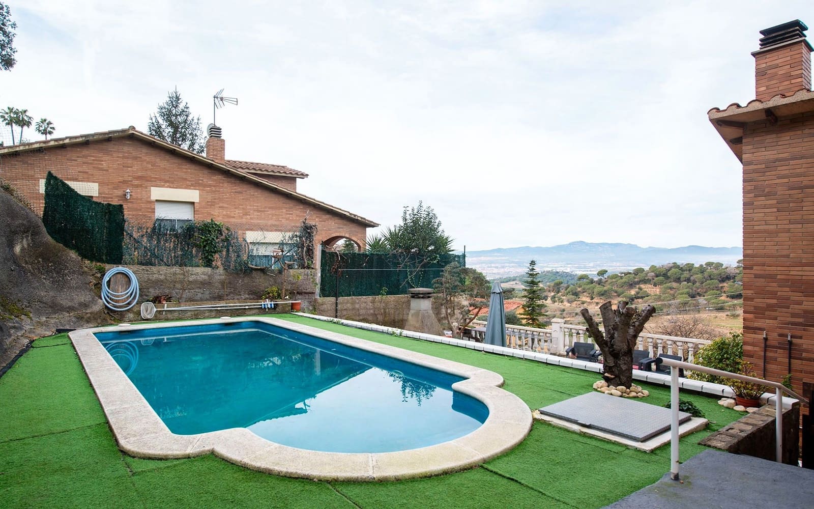 5 bedroom Villa for sale in Sant Fost de Campsentelles with pool garage - € 490,000 (Ref: 9528367)