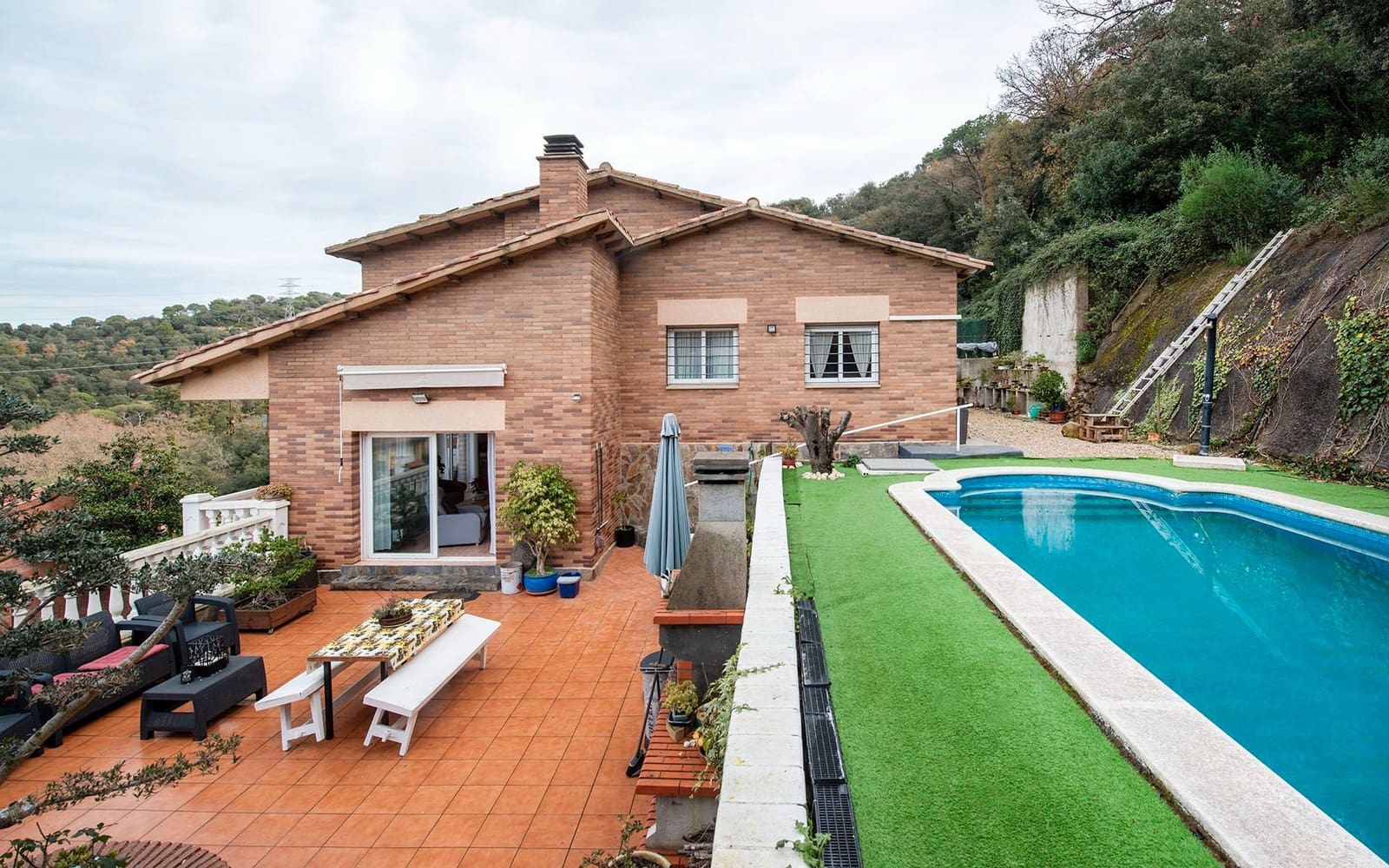 5 bedroom Villa for sale in Sant Fost de Campsentelles with pool garage - € 490,000 (Ref: 9528367)