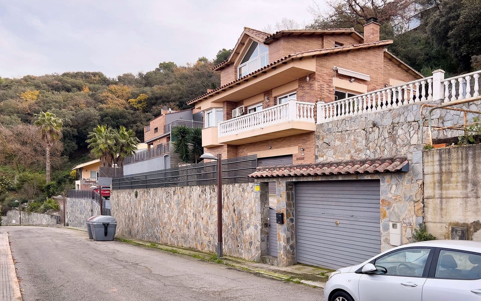 5 bedroom Villa for sale in Sant Fost de Campsentelles with pool garage - € 490,000 (Ref: 9528367)