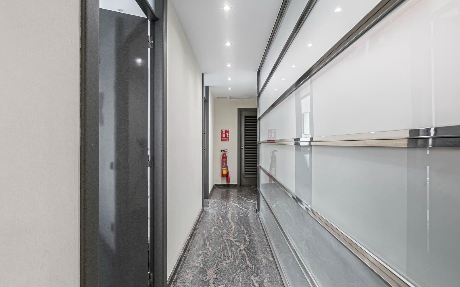 Erhverv til salg i Barcelona by - € 450.000 (Ref: 9542071)