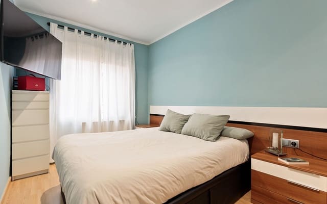 Piso de 3 habitaciones en Badalona en venta - 250.000 € (Ref: 9552341)