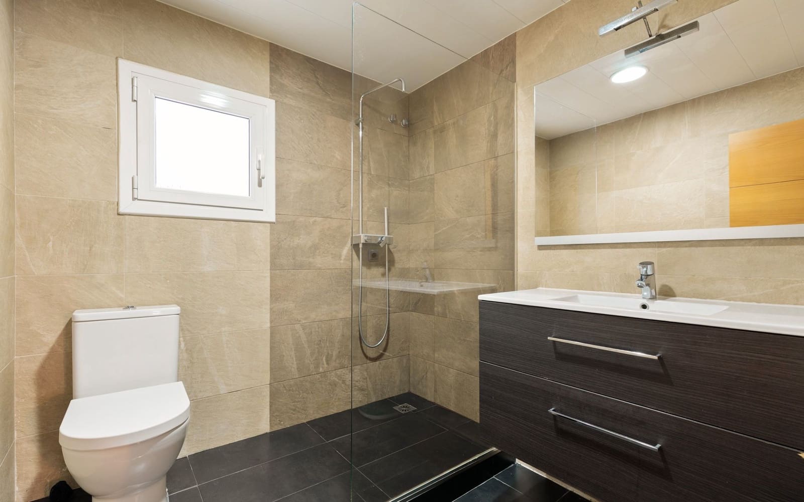 Piso de 3 habitaciones en Badalona en venta - 250.000 € (Ref: 9552341)