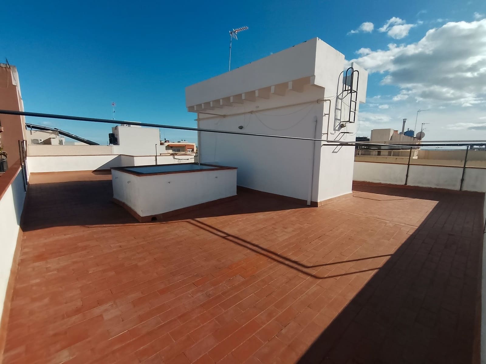 Piso de 3 habitaciones en Badalona en venta - 250.000 € (Ref: 9552341)