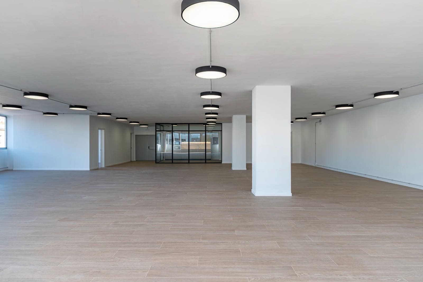 Kontor til leie i Barcelona by - € 4 500 (Ref: 9553176)