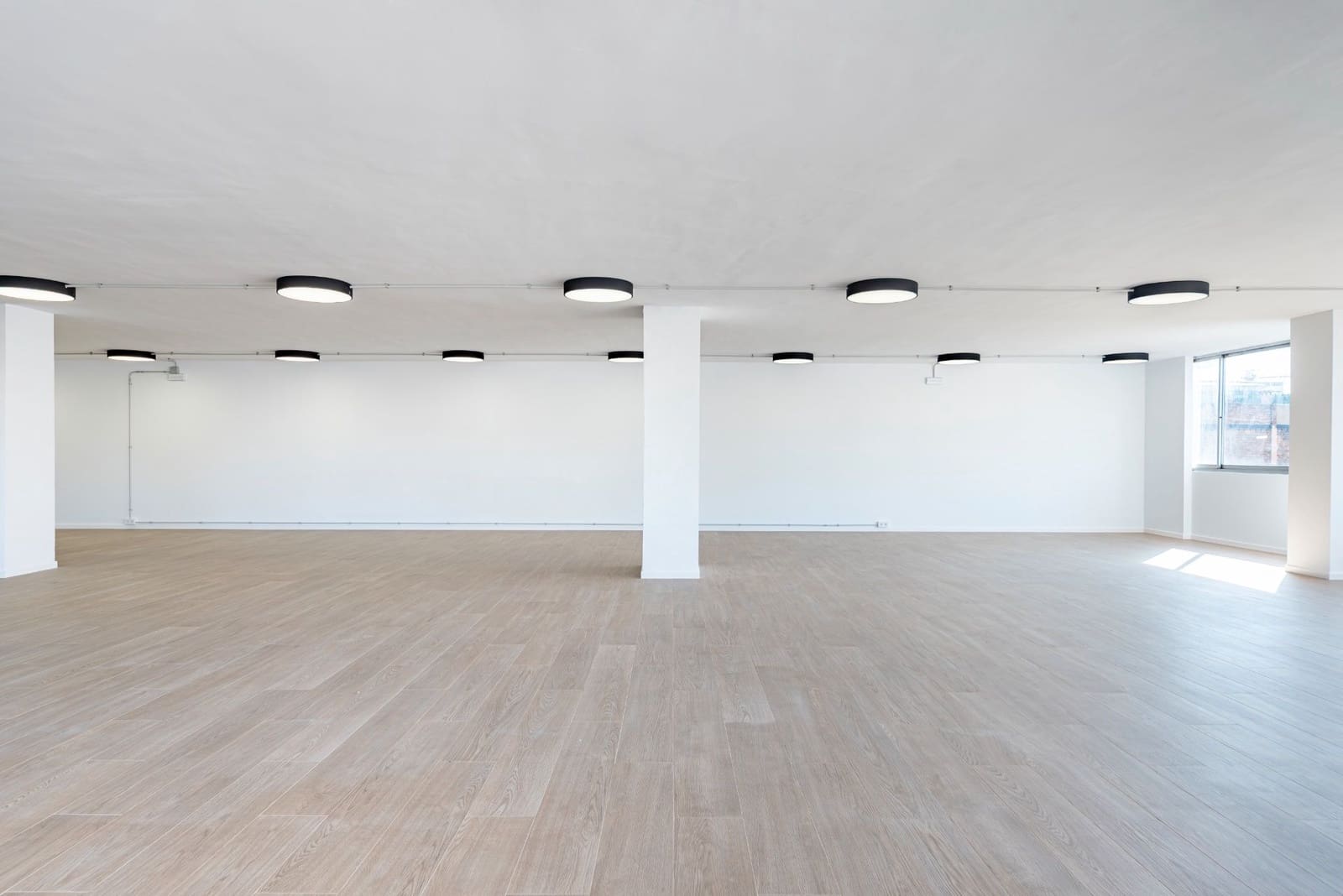 Kontor til leie i Barcelona by - € 4 500 (Ref: 9553176)