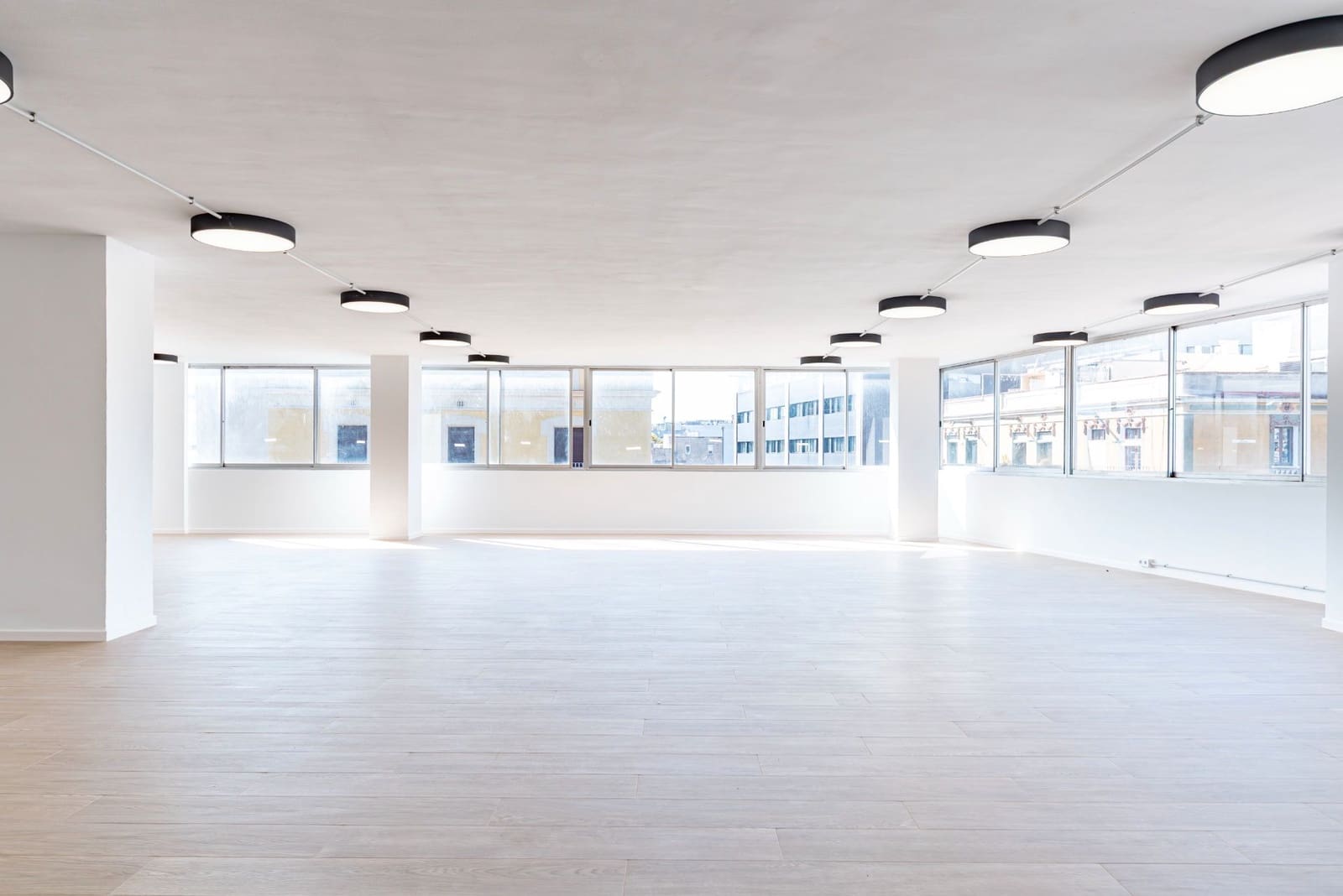 Kontor til leie i Barcelona by - € 4 500 (Ref: 9553176)