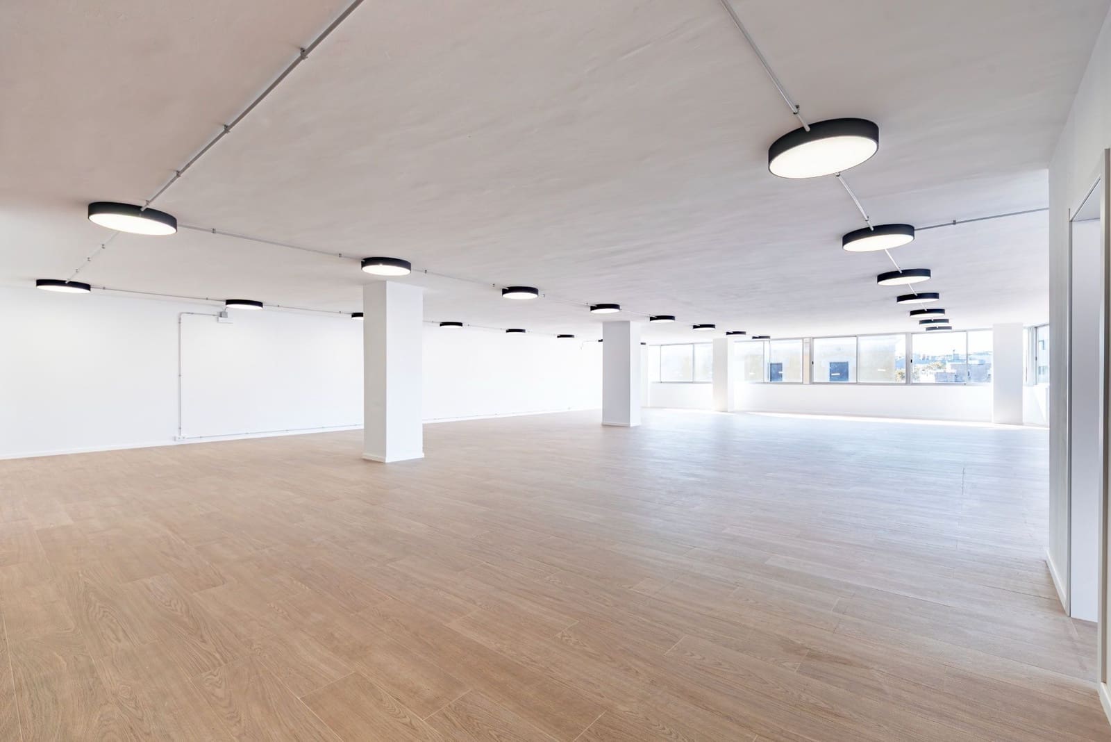 Kontor til leie i Barcelona by - € 4 500 (Ref: 9553176)