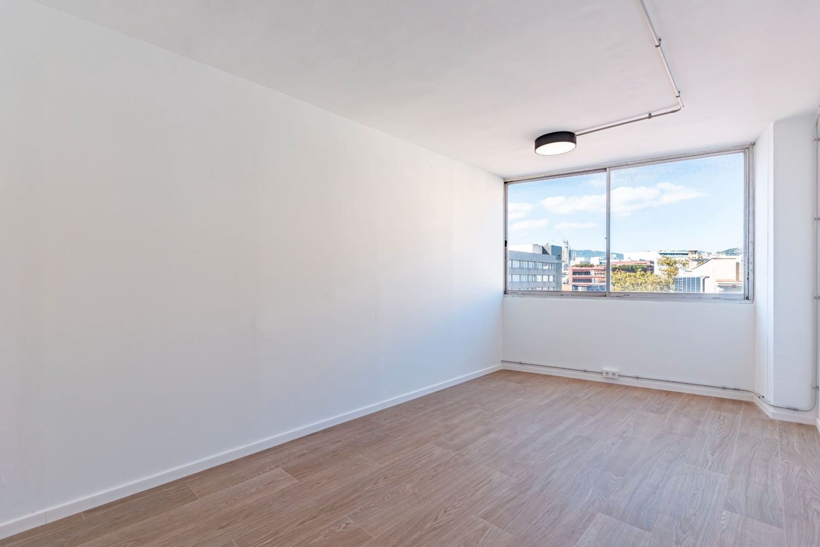 Kontor til leie i Barcelona by - € 4 500 (Ref: 9553176)