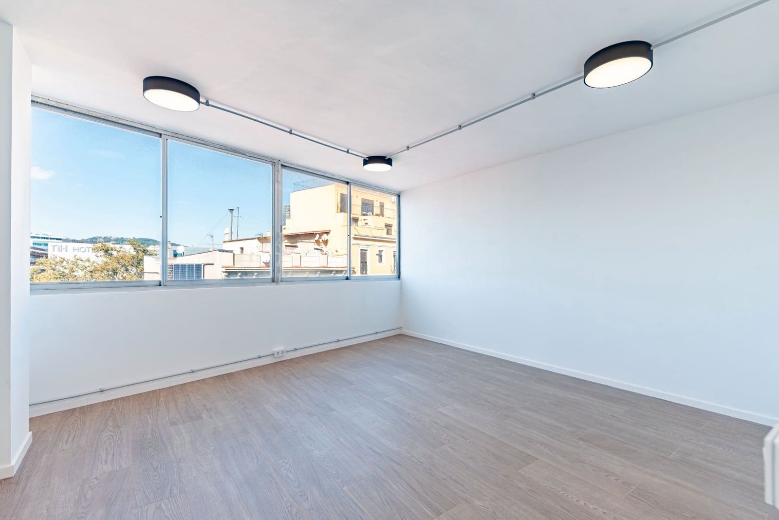 Kontor til leie i Barcelona by - € 4 500 (Ref: 9553176)