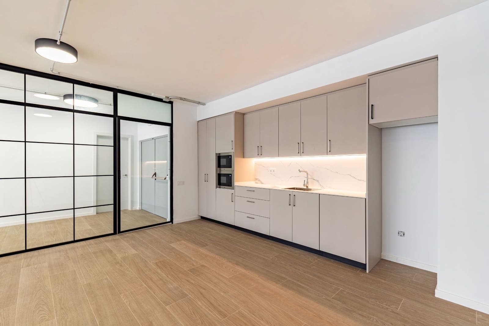 Kontor til leie i Barcelona by - € 4 500 (Ref: 9553176)