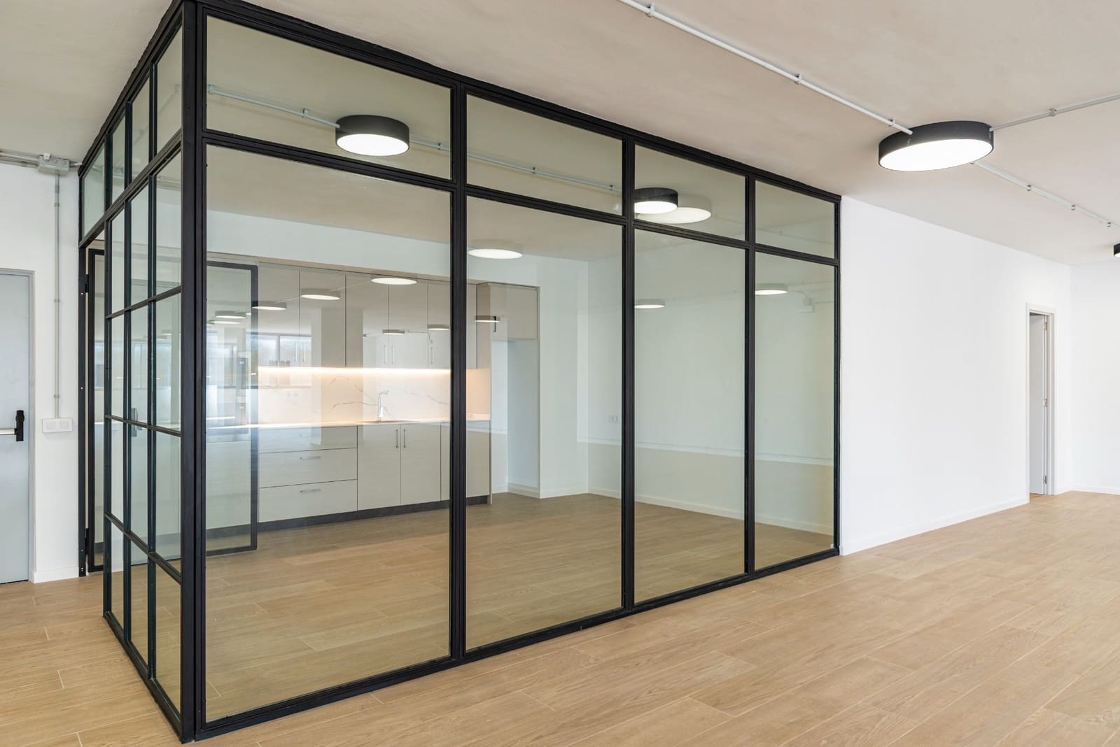 Kontor til leie i Barcelona by - € 4 500 (Ref: 9553176)