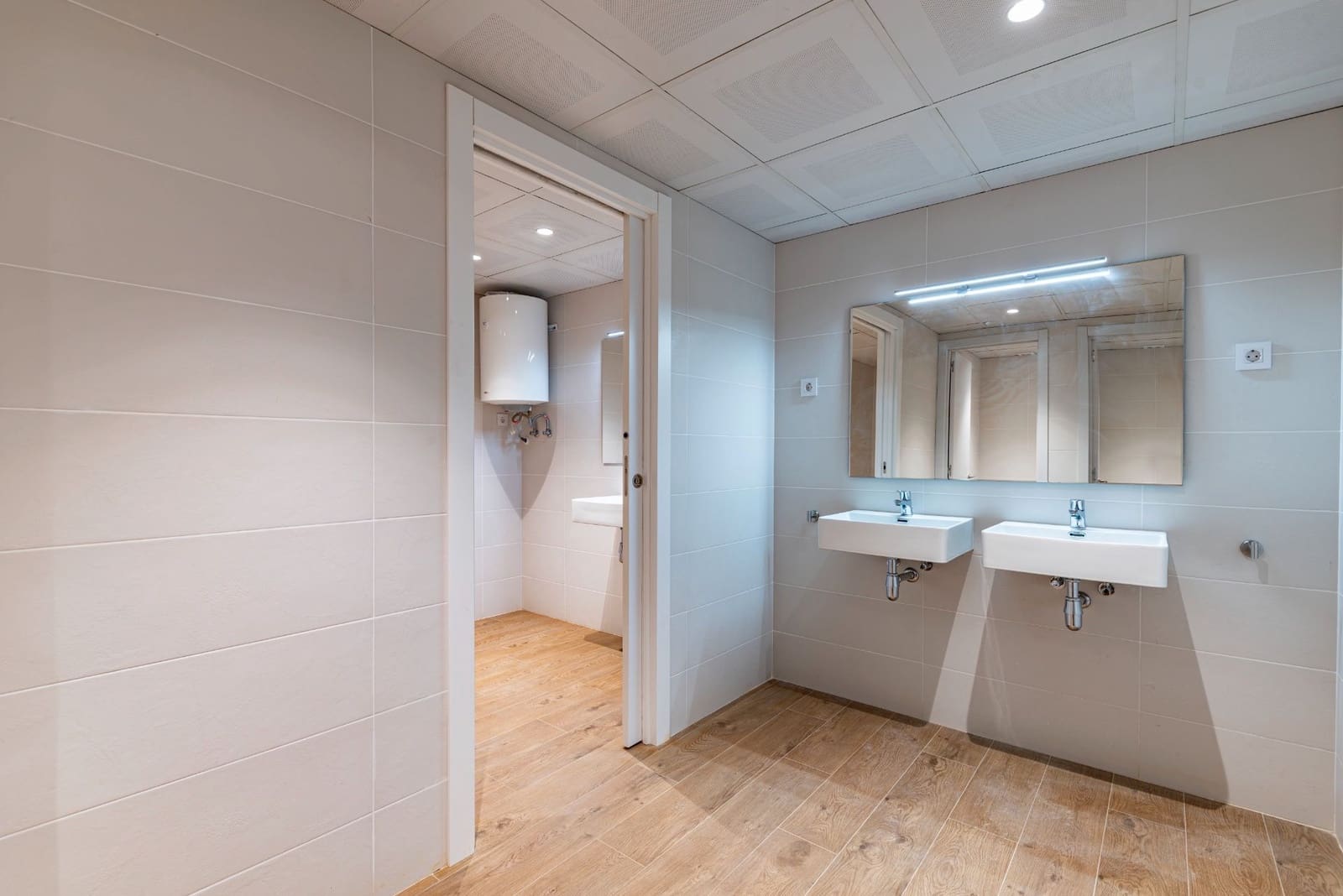 Kontor til leie i Barcelona by - € 4 500 (Ref: 9553176)