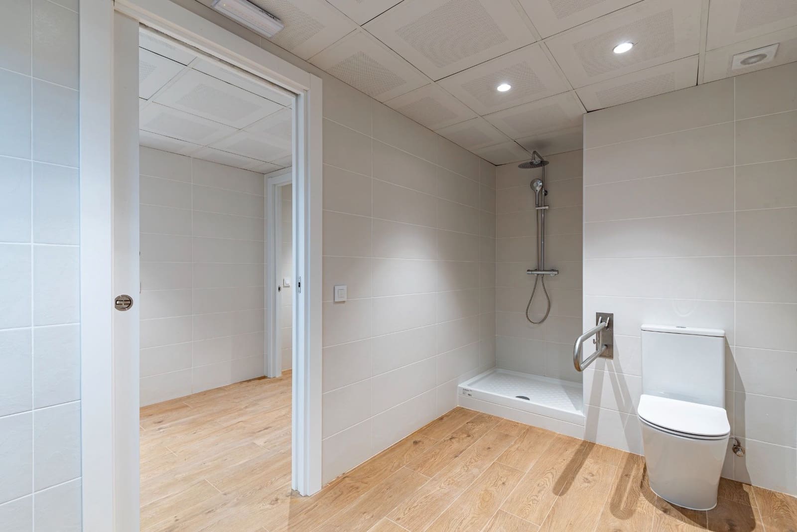 Kontor til leie i Barcelona by - € 4 500 (Ref: 9553176)