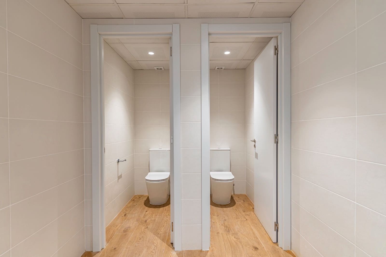 Kontor til leie i Barcelona by - € 4 500 (Ref: 9553176)