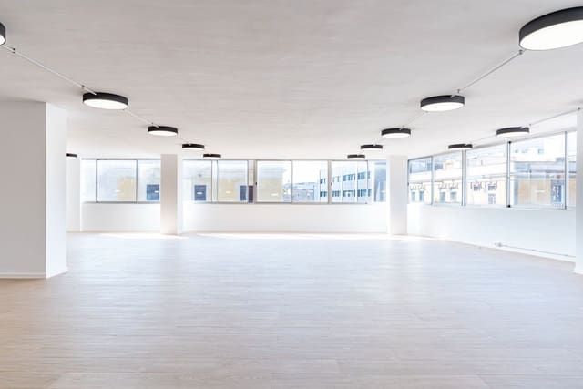 Kontor til leie i El Parc i La Llacuna del Poblenou, Barcelona by - € 4 500 (Ref: 9553176)