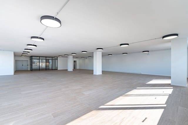 Kontor til leie i El Parc i La Llacuna del Poblenou, Barcelona by - € 4 500 (Ref: 9553176)