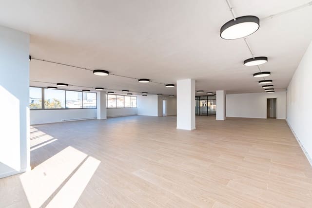 Kontor til leie i El Parc i La Llacuna del Poblenou, Barcelona by - € 4 500 (Ref: 9553176)