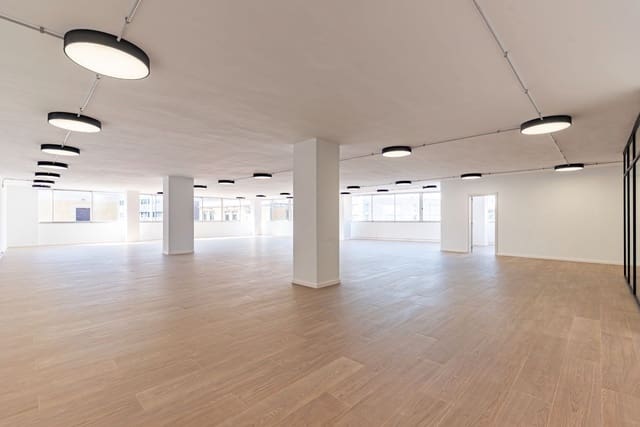 Kontor til leie i El Parc i La Llacuna del Poblenou, Barcelona by - € 4 500 (Ref: 9553176)