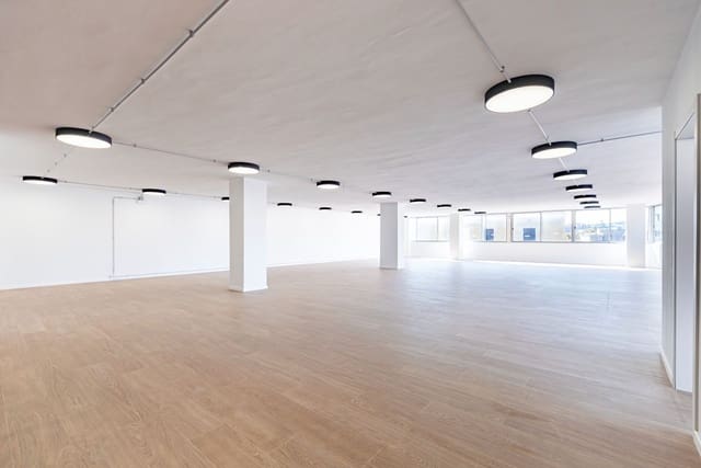 Kontor til leje i El Parc i La Llacuna del Poblenou, Barcelona by - € 4.500 (Ref: 9553176)