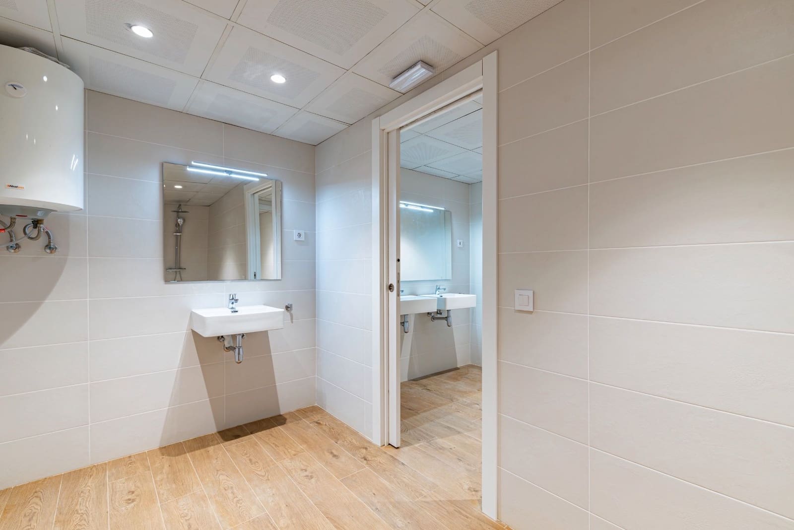 Kontor til leie i Barcelona by - € 4 500 (Ref: 9553176)