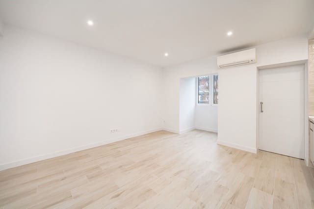 2 slaapkamer Flat te koop in Pueblo Nuevo, Madrid stad - € 313.000 (Ref: 9553177)