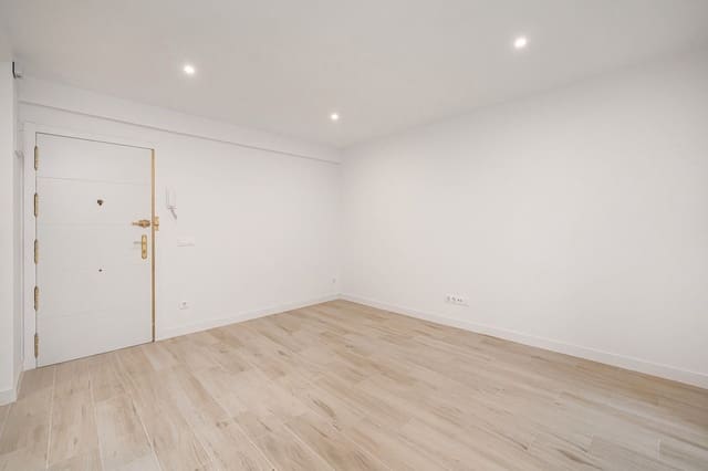 2 slaapkamer Flat te koop in Pueblo Nuevo, Madrid stad - € 313.000 (Ref: 9553177)